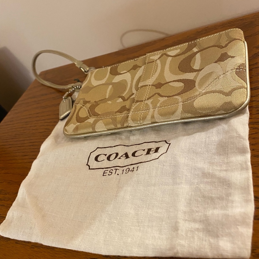 Gorgeous Coach Wristlet like new !